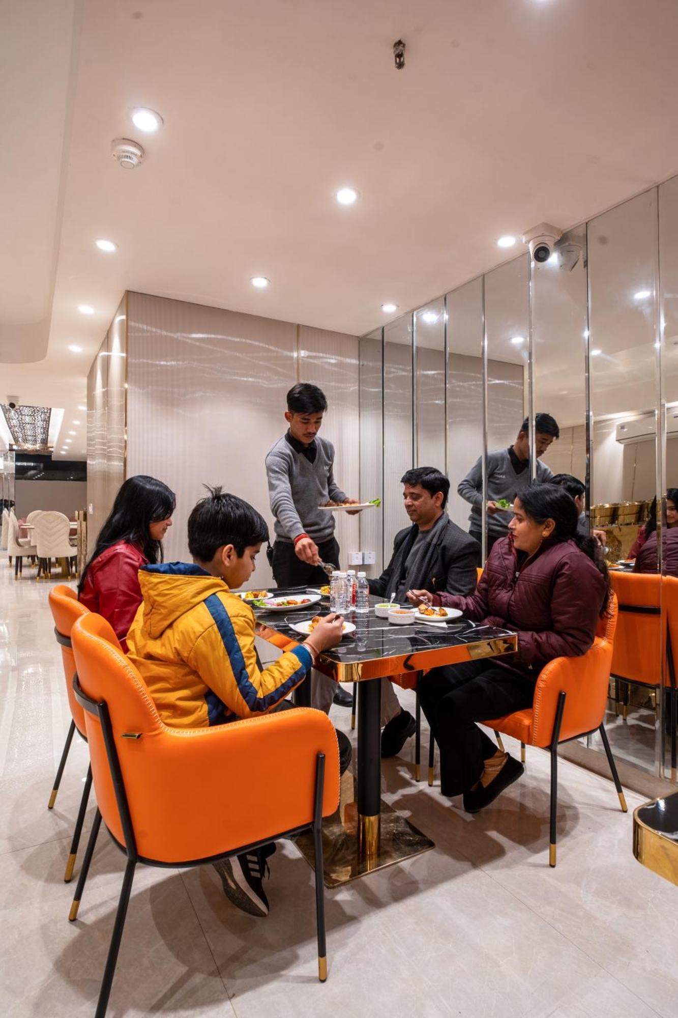 Hotel Ginger Palace Delhi Airport Új-Delhi Kültér fotó